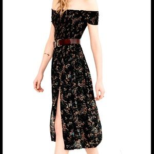 <Kimchi Blue> Off-the-Shoulder Picnic Dress